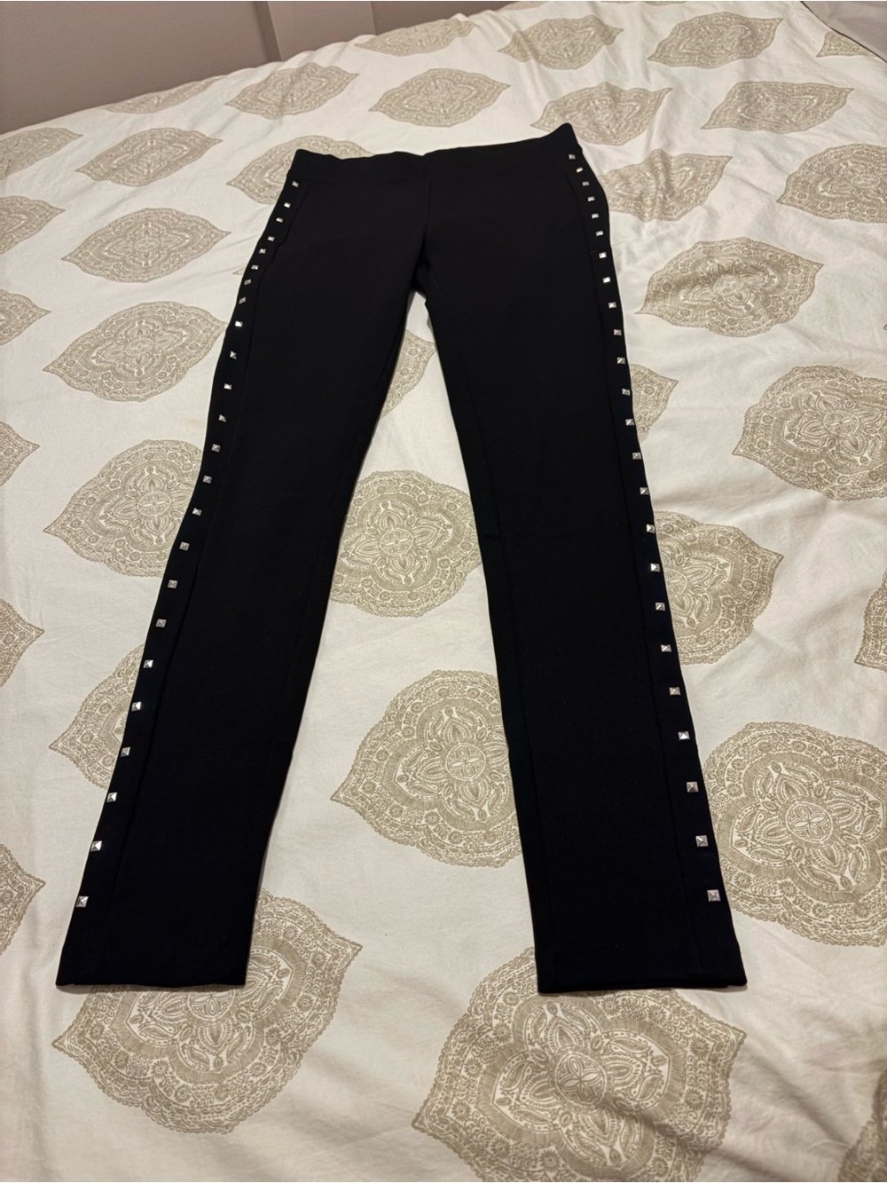 Vince Camuto Black Stud-Trim Skinny Ponte Pants